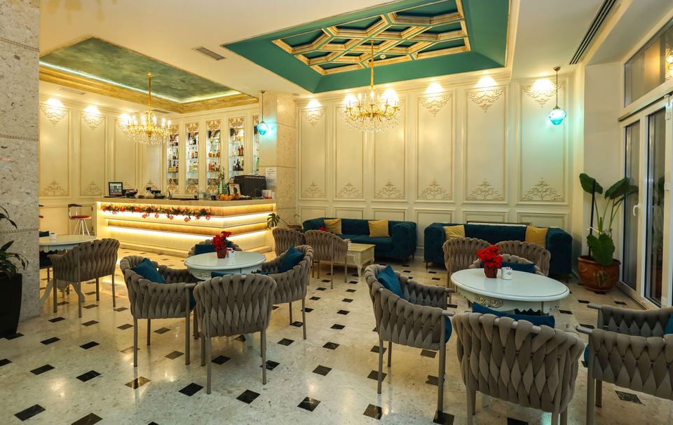 Lounge & café