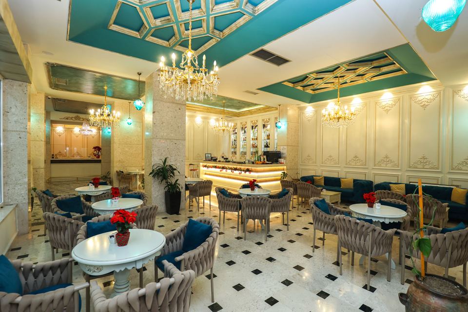 Restaurant & bar